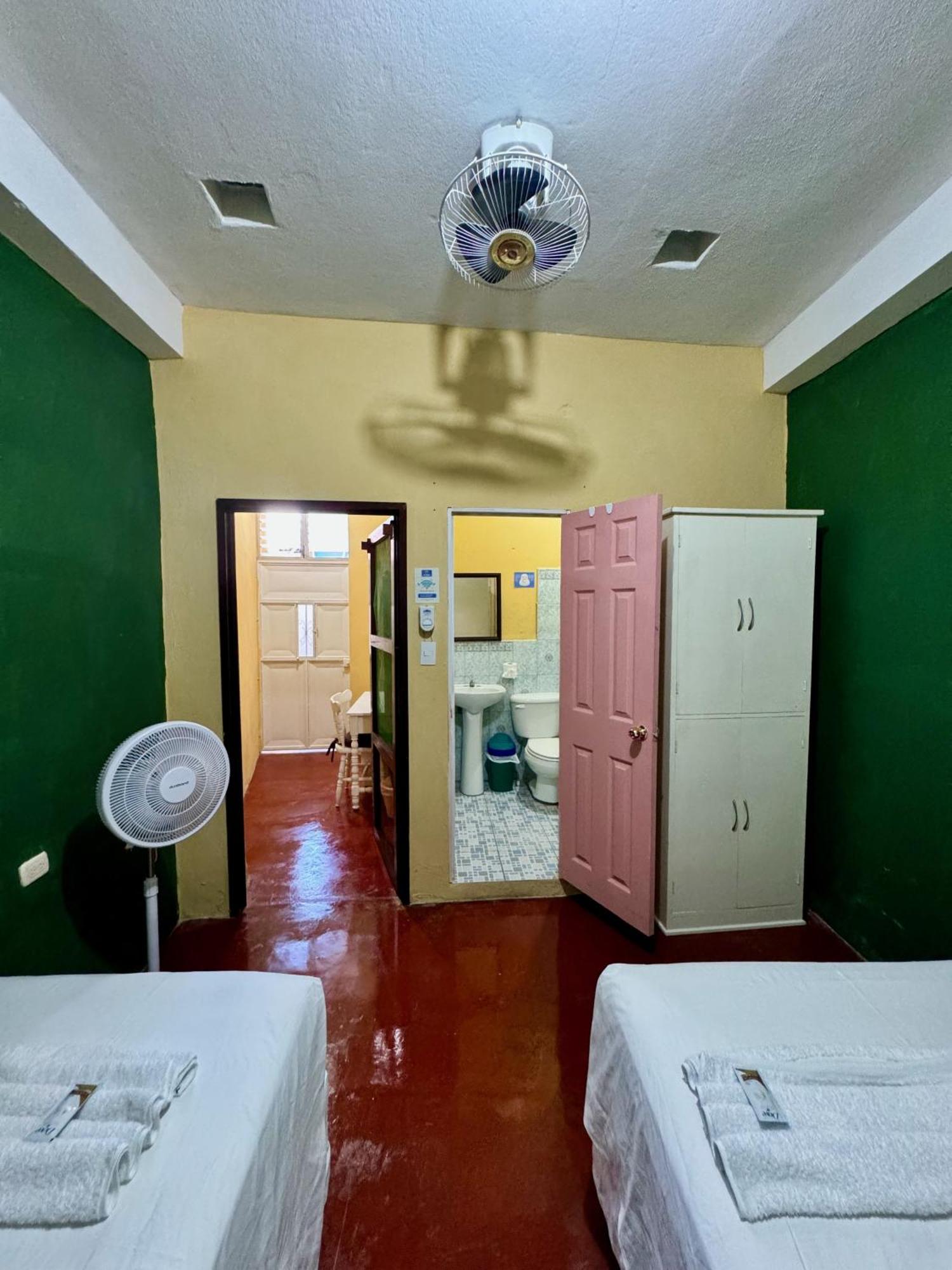 Hostal Los Girasoles By Hostal Inn Flores Esterno foto