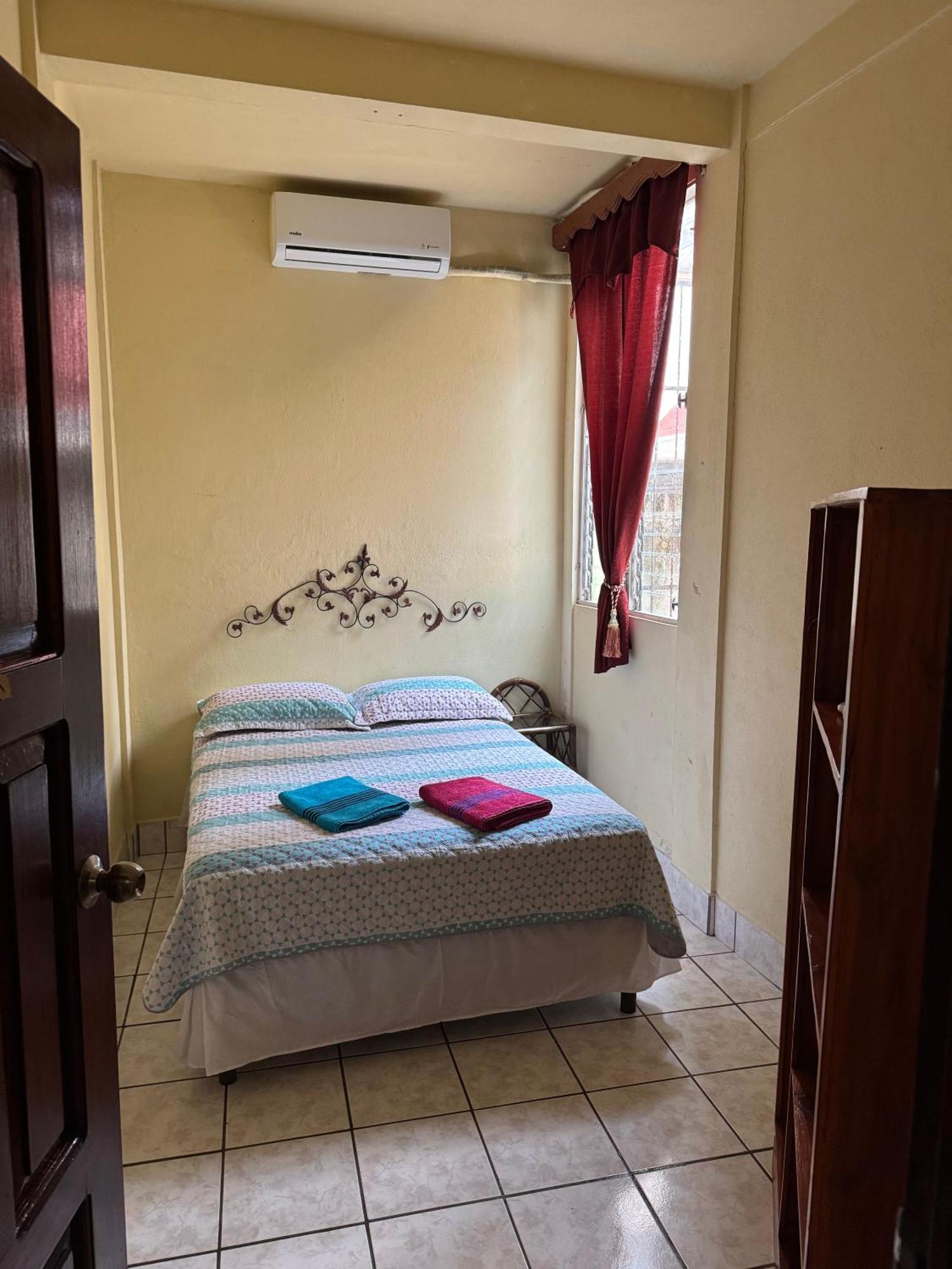 Hostal Los Girasoles By Hostal Inn Flores Esterno foto