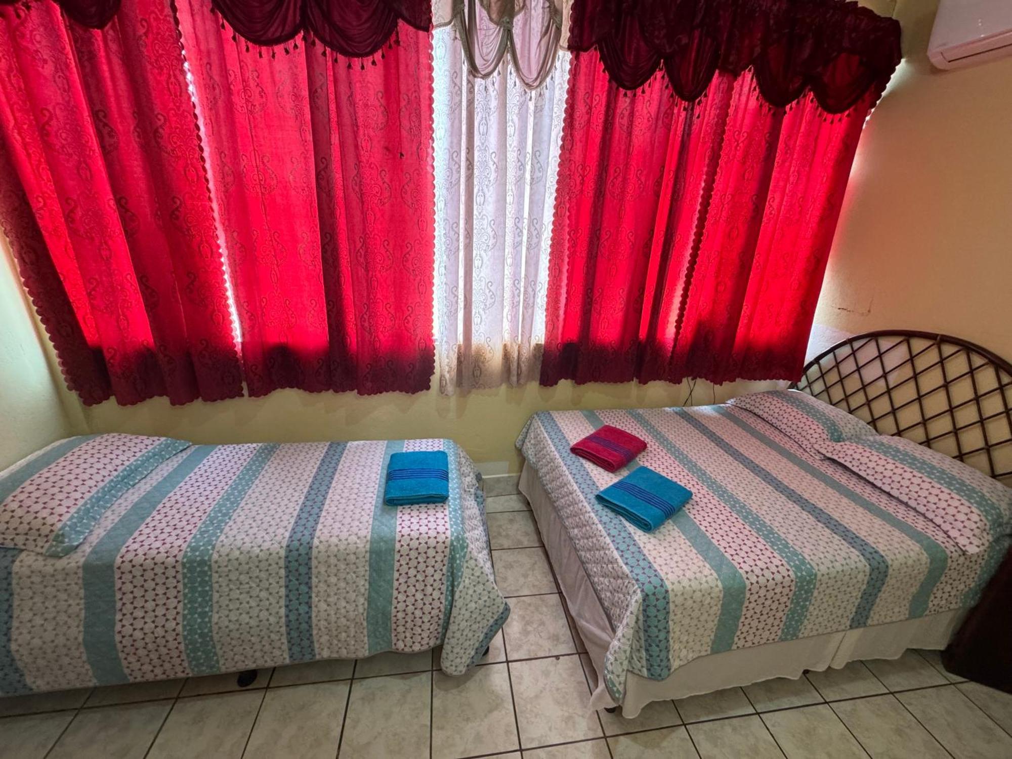 Hostal Los Girasoles By Hostal Inn Flores Esterno foto