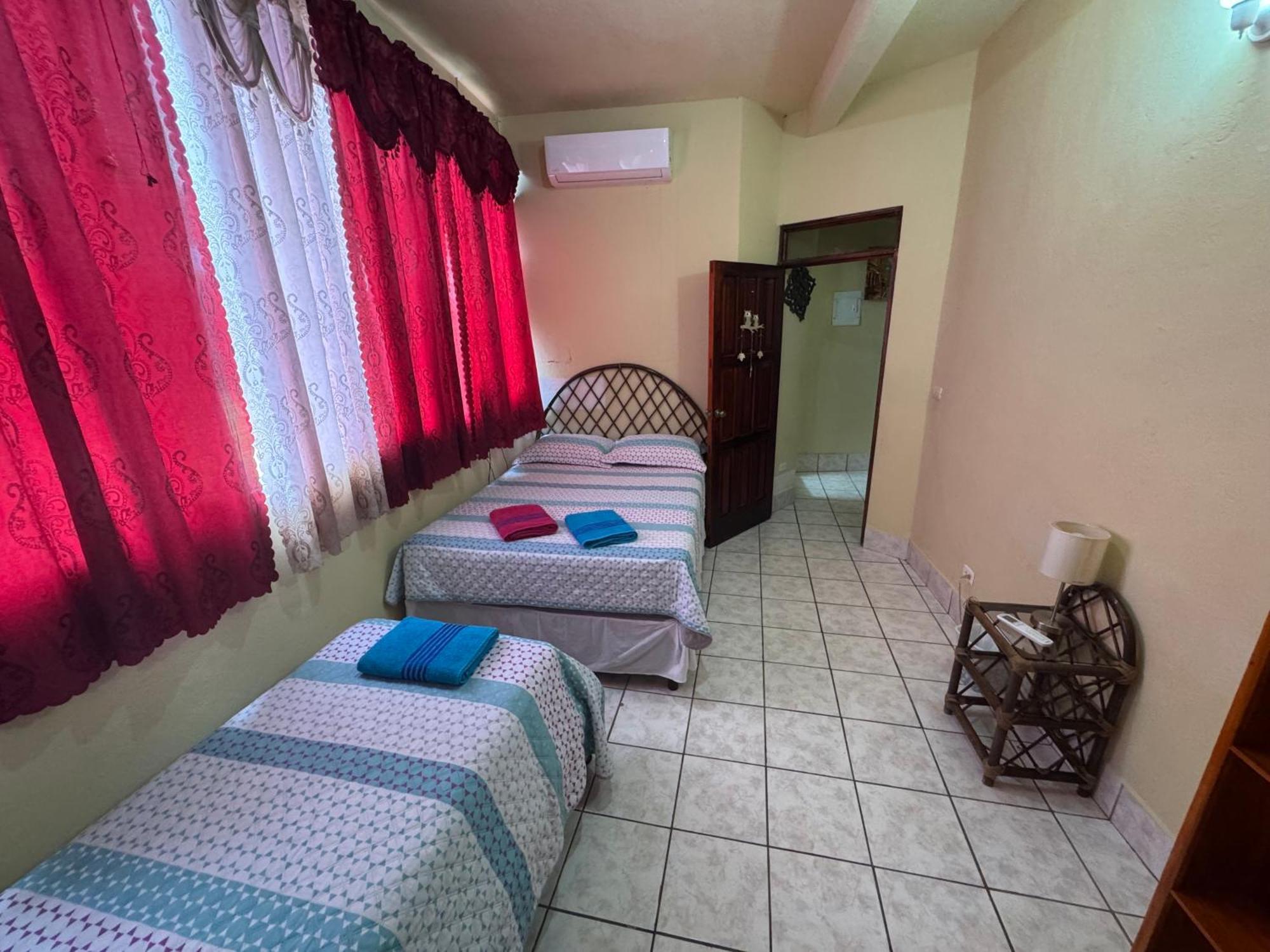 Hostal Los Girasoles By Hostal Inn Flores Esterno foto